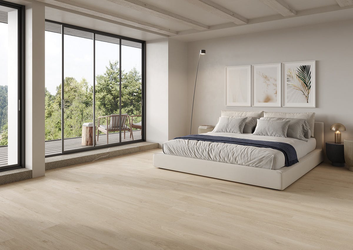 Een minimalistische slaapkamer met houtlook tegels
